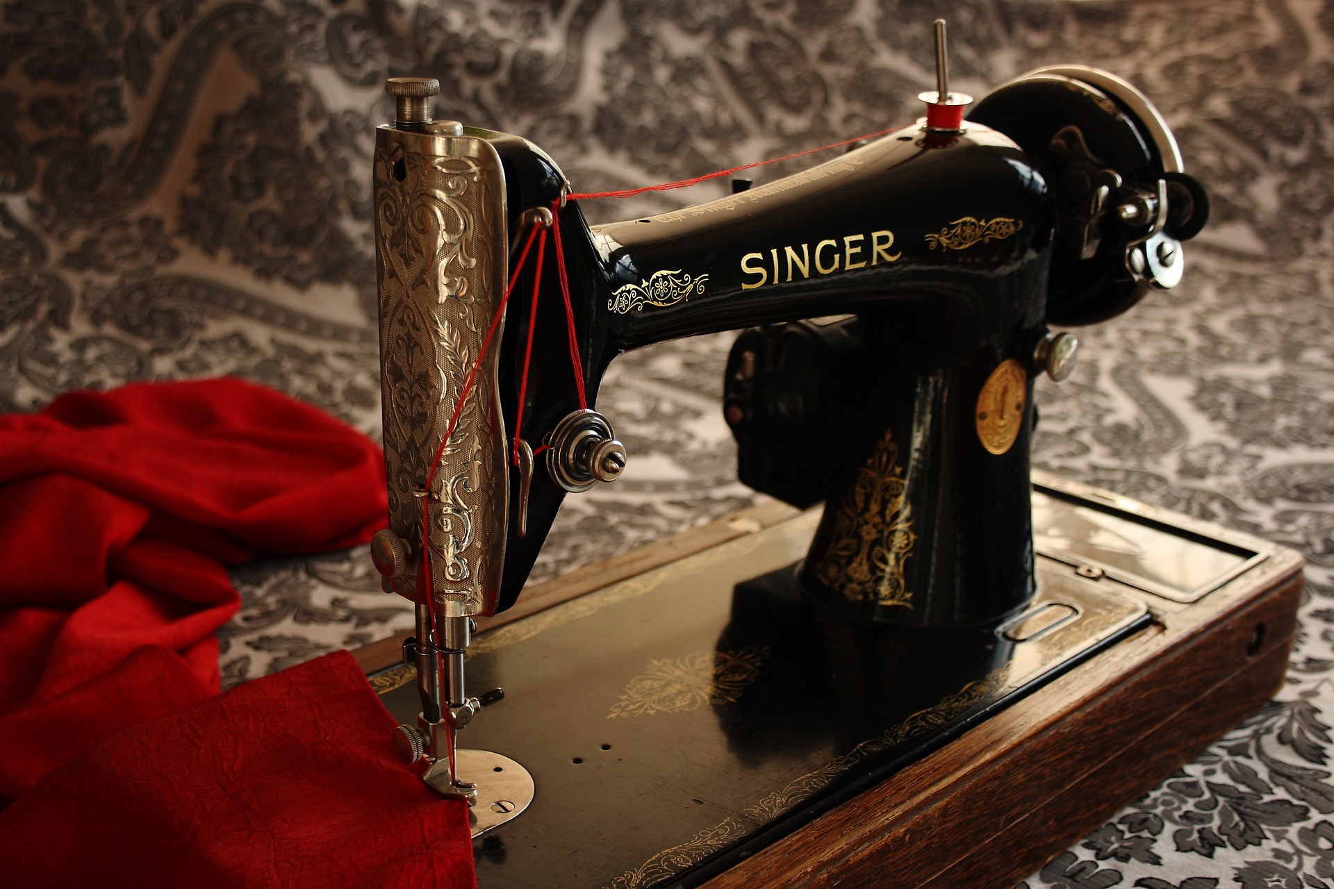 Где  по низкой цене антикварную швейную машинку Зингер (Singer)